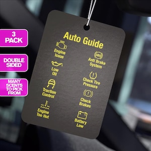 Puede incluir: Ambientador negro para coche con texto e iconos amarillos. El texto dice "Auto Guide" y enumera problemas comunes del coche. Incluye etiquetas rosas "3 PACK", "DOUBLE SIDED" y "MANY SCENTS TO PICK FROM".