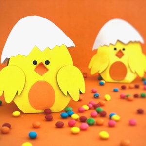 Porta-doces de pintinho da Páscoa SVG. Pegue este porta-doces SVG e surpreenda a todos com as guloseimas escondidas dentro. Ótimo como lembrancinha de festa de Páscoa.
