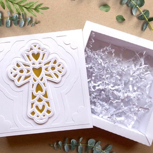 Scatola regalo a forma di croce SVG. Scatola portaconfetti religiosa, ideale per Battesimo, Prima Comunione, Cresima e Pasqua. Ottima per cioccolatini, caramelle e regali!