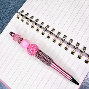 Penna decorativa con perline scintillanti e strass glamour