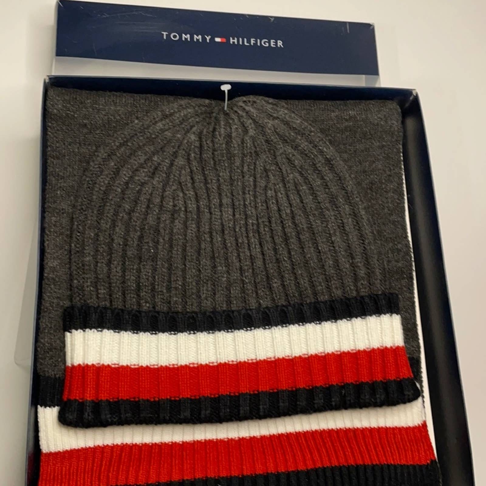 tommy hilfiger scarf and hat