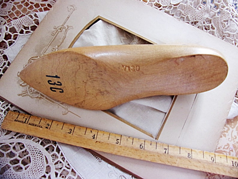 Lovely shape /& size 8 12 inches From Forest to Fashion Display Gorgeous Antique Wooden Ladies Shoe Form Prop