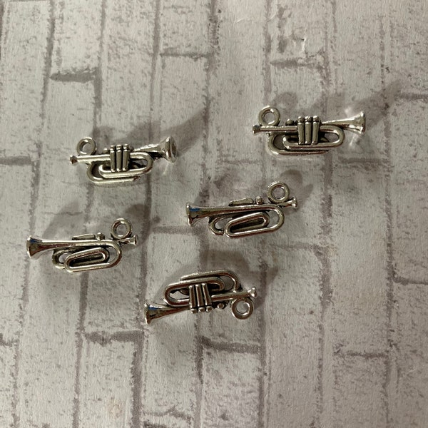 Silver trumpet/cornet charm