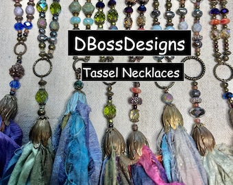 COLLANA CON NASTRO DI SETA #7 Collana con nappa di perline: catena color oro antico, ciondolo boho in seta colorata