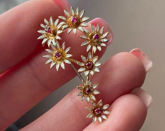 Broche vintage en or 18 carats et saphir avec gerbe de boutons de fleurs en émail