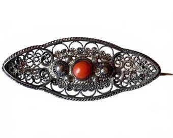 Broche victorienne ancienne en argent fin en filigrane corail C en filigrane