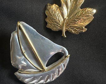 Lot de 2 broches Mexique pendentif voilier feuille d'or vintage grande