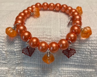 orange beaded pumpkin and leaf elastic charm bracelet, fall jewelry, tiny charms, orange pumpkins, red leaves, autumn Halloween accessory