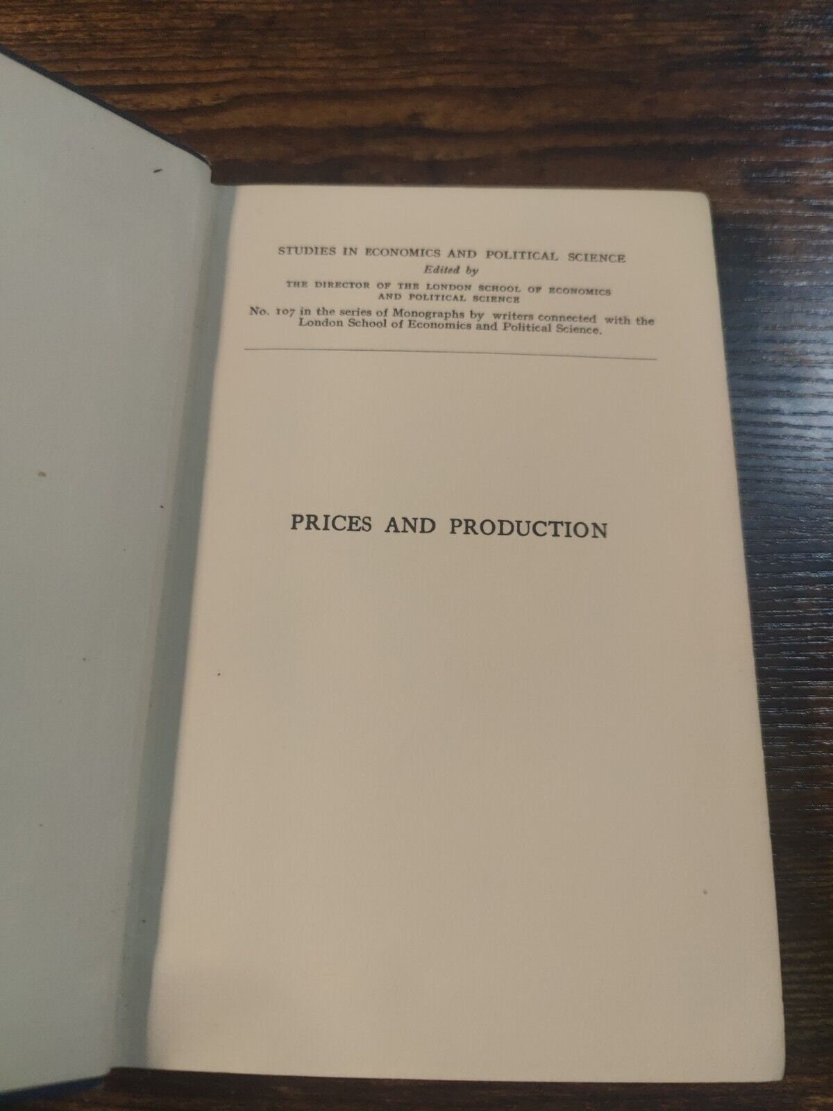 【貴重】Prices and Production by Hayek Prices and Production (Large Print Edition): And Other Works