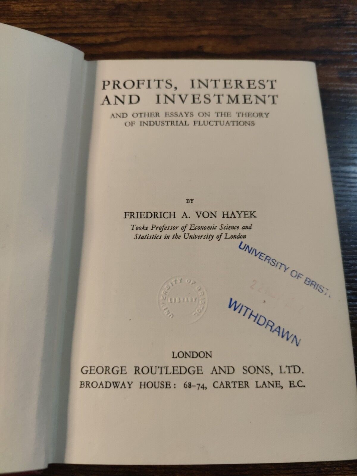 洋書 Profits, Interest and Investment Profits, Interest and Investment and Other Essays on the