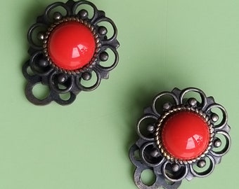 Red vintage Retro Style clip-on earrings