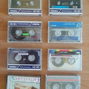 Kassetten Set aus der Zeit der Sowjetunion. Vintage Kassetten für Tonbandgeräte. Hergestellt in der UdSSR. Retro Sammlerstück Kassetten. Seltene Kassetten.