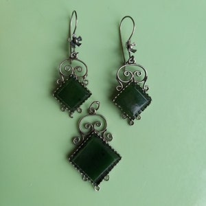 Vintage green Jade Jewelry Set - Earrings and Pendant