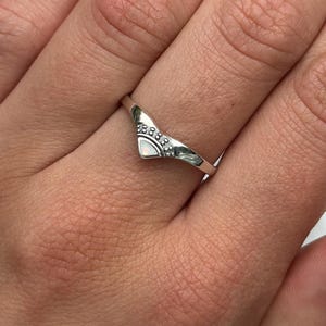 White Opal V Ring: Art Deco 925 Sterling Silver Band