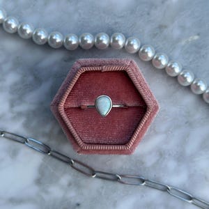 Oxidierter Sterling Silber Tropfen-Ring: Solitär Weißer Opal 9 mm Bild 7