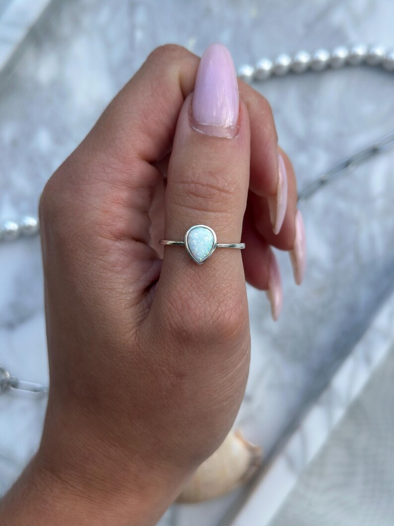 Oxidierter Sterling Silber Tropfen-Ring: Solitär Weißer Opal 9 mm Bild 4