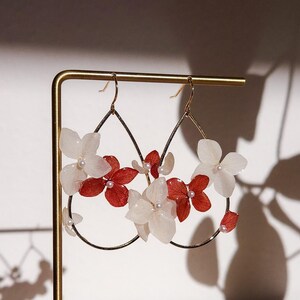 Pendientes de hortensia con forma de lágrima