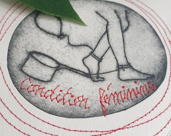 Puede incluir: Una ilustración en blanco y negro de las piernas de una persona en un círculo con costuras rojas alrededor del borde. El texto "Condition Feminine" está cosido en rojo dentro del círculo. El número "21/30" está escrito en la esquina inferior izquierda.