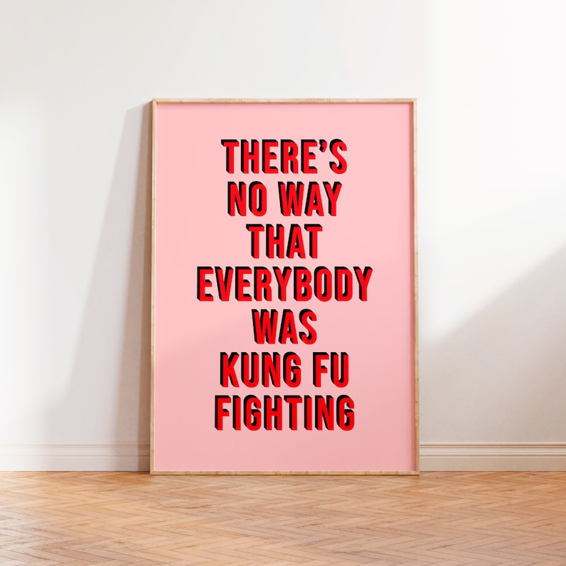 Stampa con citazione divertente sul combattimento di Kung Fu, parete della galleria, stampe di poster musicali, testi di canzoni da parete, stampa senza cornice A5 A4 A3, stampa tipografica rosa immagine 1