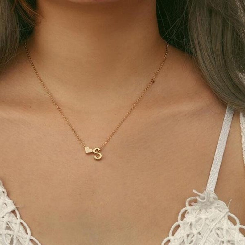 collier avec lettre
