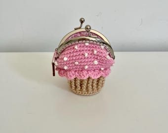 Porte-monnaie petit gâteau. Personnalisable. Patron de @LauLovesCrochet
