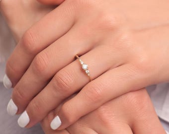 Bague cinq pierres, bague de fiançailles délicate en or massif 14 carats, moissanite, diamant de laboratoire ou naturel, bague de promesse de fiançailles simple