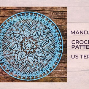 Puede incluir: Un patr&oacute;n de mandala de crochet azul en t&eacute;rminos estadounidenses. El mandala es circular y tiene un dise&ntilde;o delicado e intrincado.