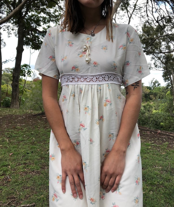 Vintage 80s white and floral Lolita garden tea par