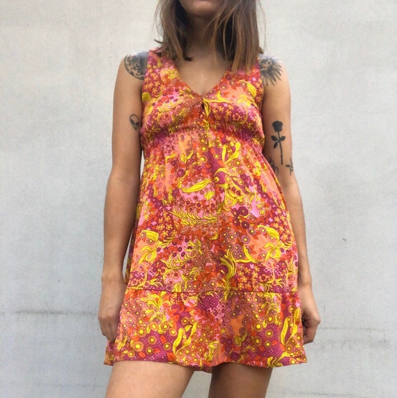 Vintage 1990s 70s inspired rainbow psychedelic ret