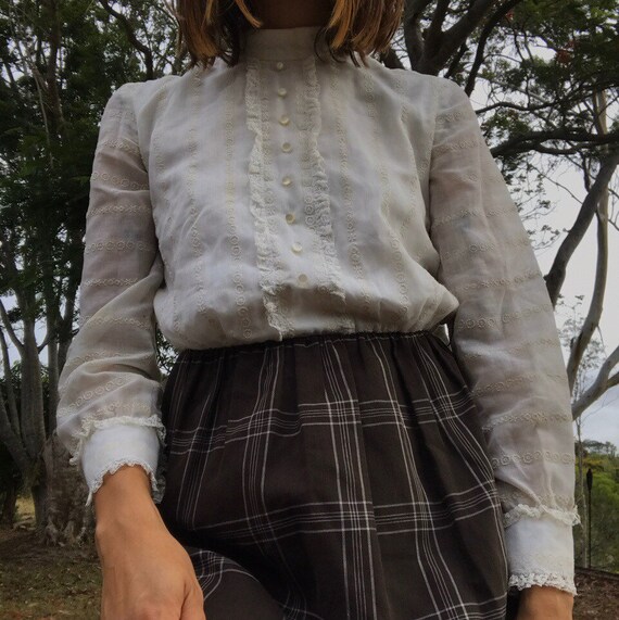 Gorgeous vintage 1970s white and brown tartan plai