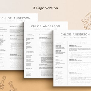 Pu&ograve; includere: Un modello di curriculum vitae su tre pagine per un'insegnante di scuola elementare di nome Chloe Anderson. Il curriculum vitae include sezioni per le competenze chiave, l'esperienza di insegnamento, i premi e i riconoscimenti, lo sviluppo professionale, il volontariato, l'esperienza lavorativa aggiuntiva e i riferimenti. Il curriculum vitae &egrave; progettato in uno stile minimalista con un layout pulito e moderno.