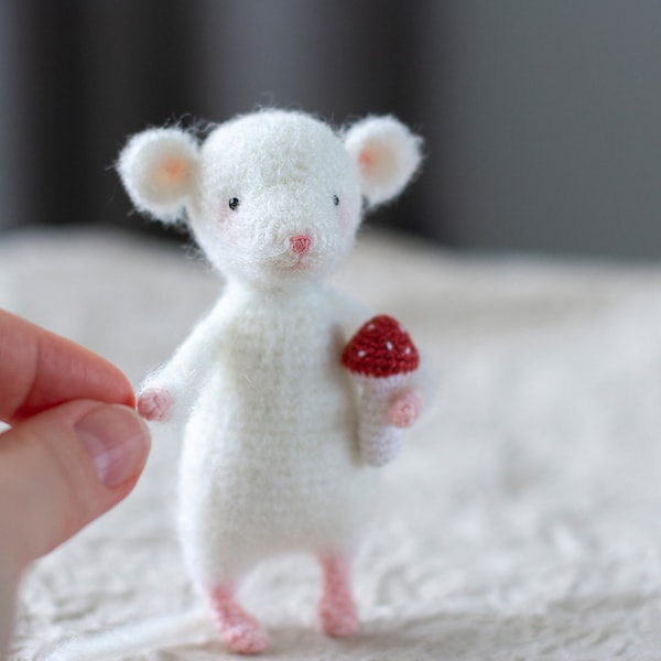 Little mouse in a sweater crochet pattern. Crochet small mouse about 10 cm.