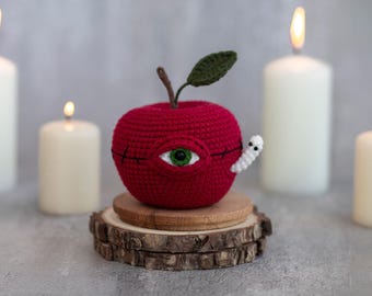 Patrón de crochet de Manzana Monstruosa para Halloween. Manzana espeluznante con ojo. (INGLÉS)