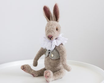 Muñeco de conejo de Alicia en el País de las Maravillas a crochet: juguete coleccionable de reliquia