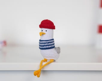 Patrón de crochet en PDF de gaviota pequeña con vídeo de apoyo para el momento clave. Patrón en inglés.