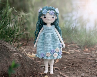 Patrón de muñeca de ganchillo del bosque: Hada del bosque con corona floral (PDF)