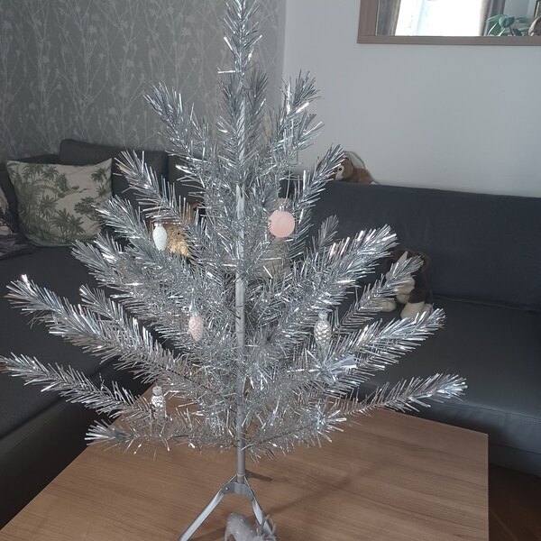 Tannenbaum en aluminium vintage Silberne Weihnachtsbaum fabriqué en UdSSR en 1970er Jahre