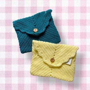 Crochet Envelope Booksleeve // book accessories, bookish