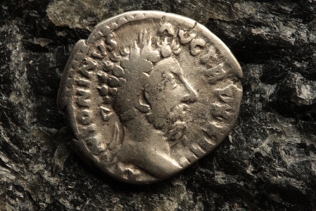 希少な本物の古代ローマ銀貨、アントニヌス・ピウス帝のフォルトゥナ舵