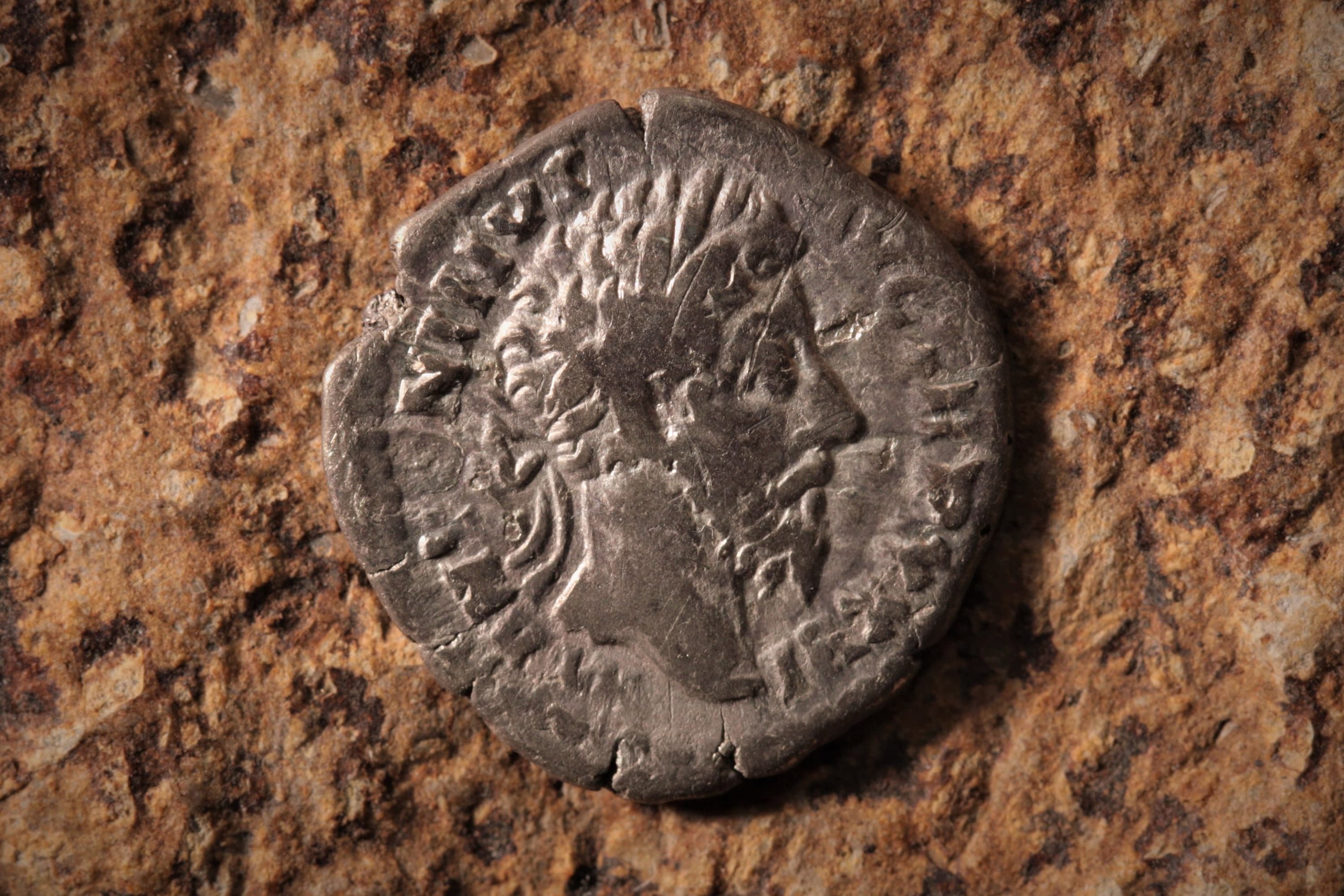 Marcus Aurelius, Denarius. 161180 AD . RIC 110. Silver coin Ancient