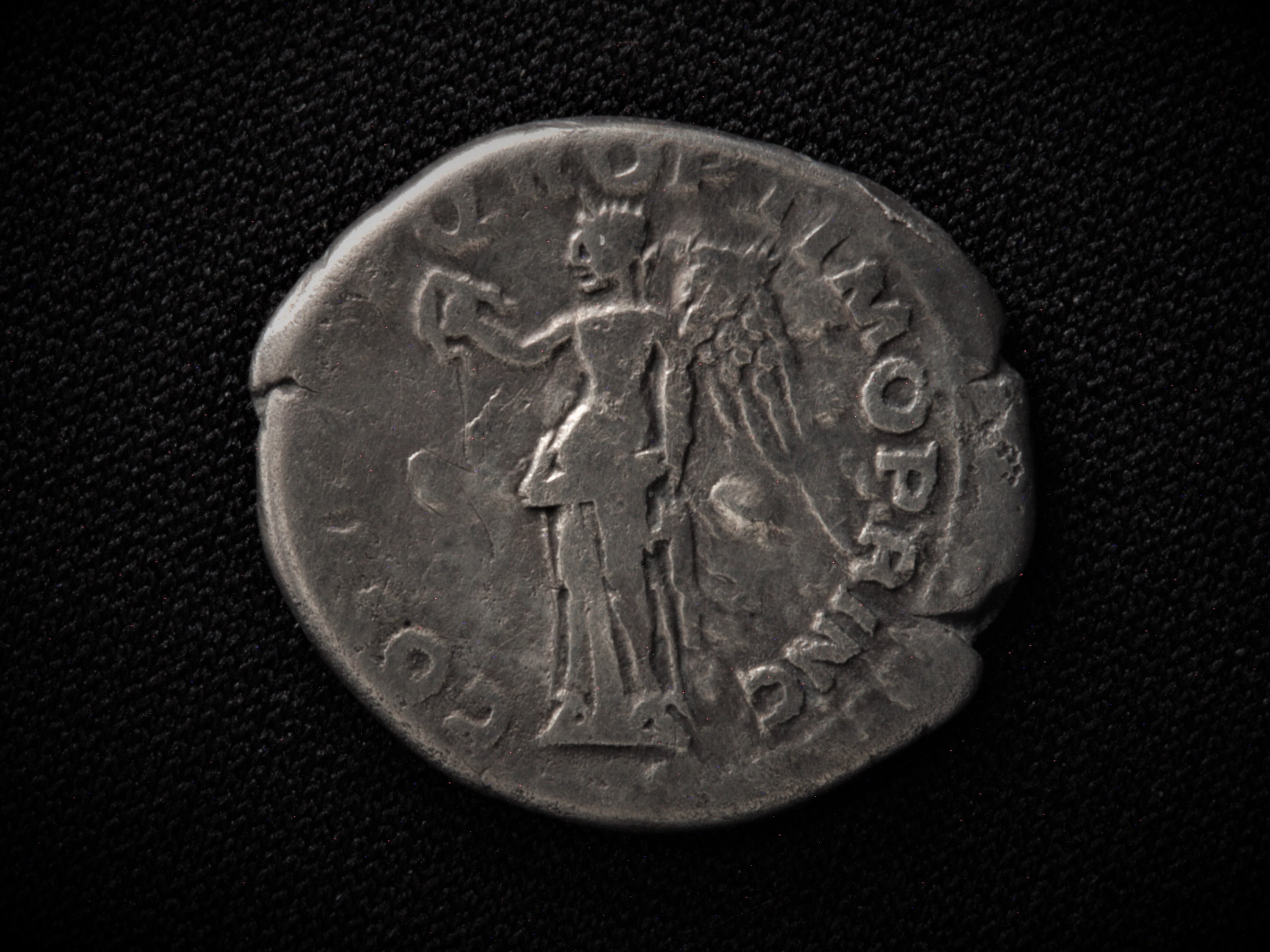 トラヤヌス デナリウス、ローマ。西暦 98-117 年。RIC 174。古代