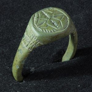 Auténtico anillo antiguo de bronce grande / Era vikinga / Anillo nórdico antiguo / Siglos VIII-XII d. C. / Hallazgo arqueológico.