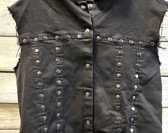 Débardeur homme noir en jean avec clous