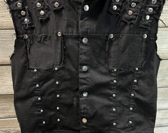 Débardeur homme noir en jean avec clous