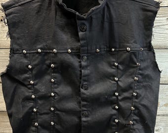 Débardeur homme noir en jean avec clous