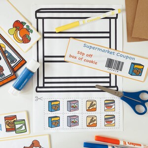 K&ouml;nnte beinhalten: Ein ausdruckbares Arbeitsblatt f&uuml;r Kinder mit einem Supermarktregal und einem Gutschein f&uuml;r 50p Rabatt auf eine Schachtel Kekse. Das Arbeitsblatt enth&auml;lt ein Raster mit Bildern verschiedener Lebensmittel, darunter Kekse, M&uuml;sli und Obst.