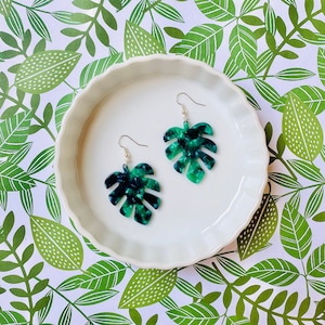Monstera blad oorbellen | Tropische blad oorbellen | Zomer oorbellen | Monstera-oorbellen | Monstera Dangle Oorbellen | Zomer Dangle Oorbellen