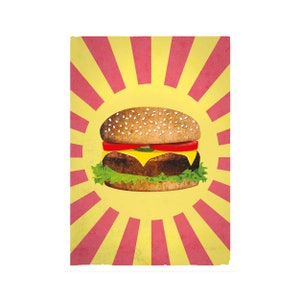 Peut inclure: Une illustration de style rétro d'un hamburger avec un pain aux graines de sésame, de la laitue, de la tomate, du fromage et un steak haché. L'image a un fond jaune avec des rayures rouges et blanches rayonnant vers l'extérieur.