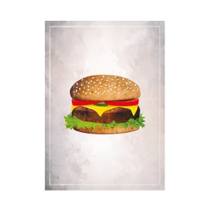 Peut inclure: Gros plan sur un cheeseburger avec de la laitue, de la tomate et une tranche de fromage jaune sur un pain aux graines de sésame. Le hamburger est sur un fond gris clair.