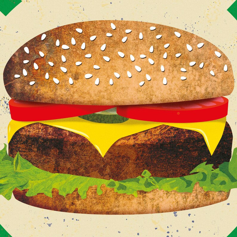 Pode incluir: Um close-up de um hamb&uacute;rguer com um p&atilde;o de gergelim, alface, tomate, queijo e um hamb&uacute;rguer de carne. O hamb&uacute;rguer est&aacute; sobre um fundo branco.